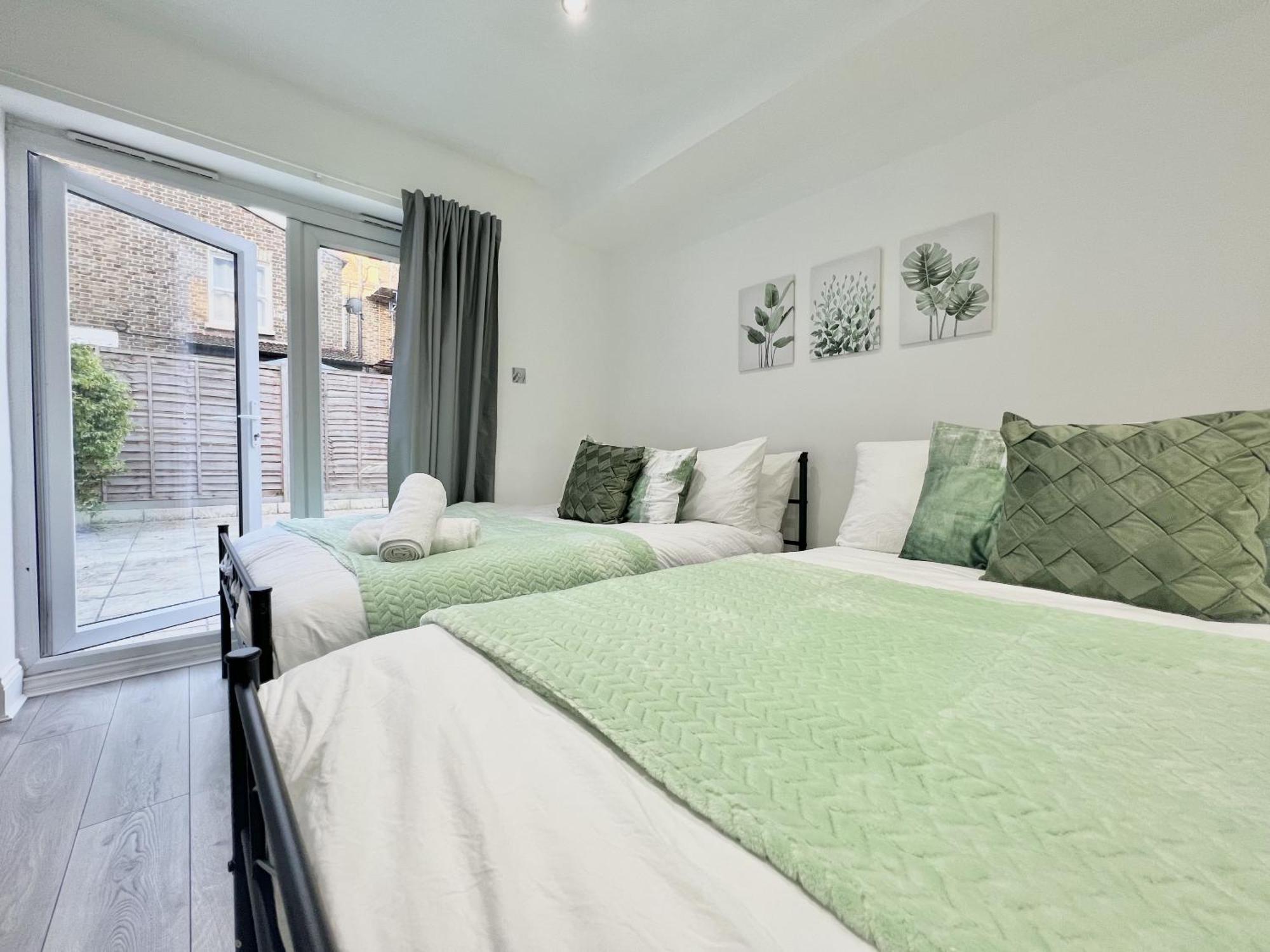 Charming 3-Bed Flat In Shepherds Bush - Sleeps 9 ロンドン エクステリア 写真