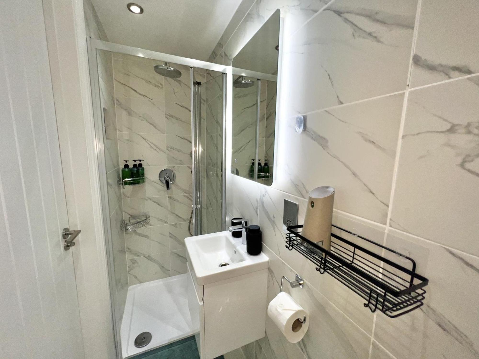 Charming 3-Bed Flat In Shepherds Bush - Sleeps 9 ロンドン エクステリア 写真
