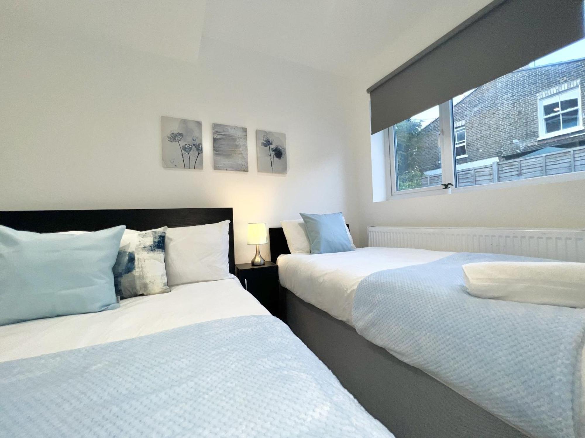 Charming 3-Bed Flat In Shepherds Bush - Sleeps 9 ロンドン エクステリア 写真