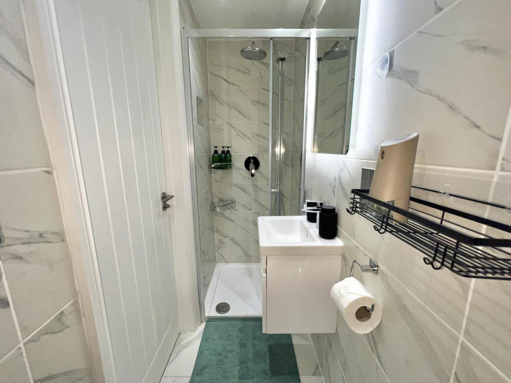 Charming 3-Bed Flat In Shepherds Bush - Sleeps 9 ロンドン エクステリア 写真
