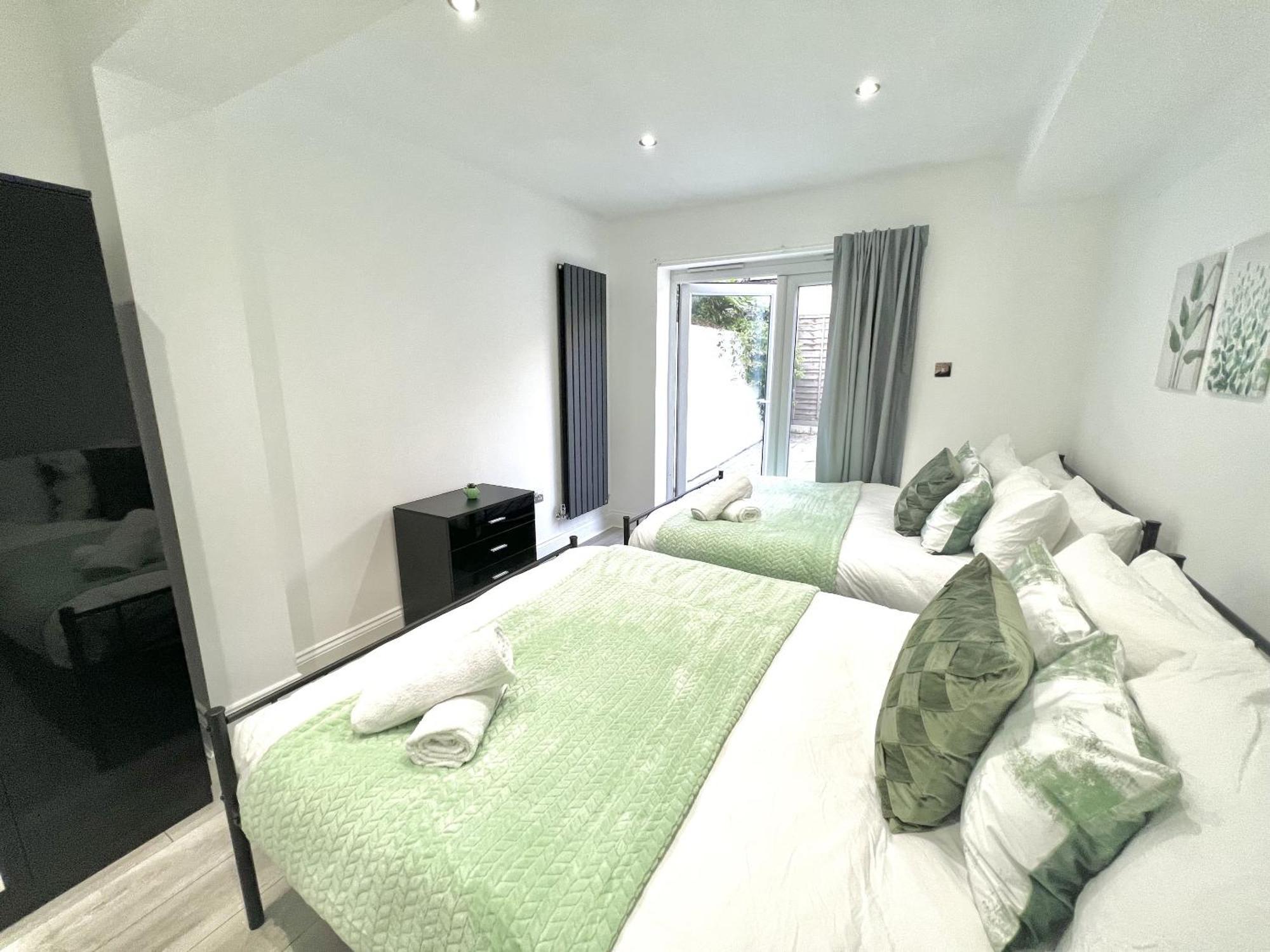 Charming 3-Bed Flat In Shepherds Bush - Sleeps 9 ロンドン エクステリア 写真