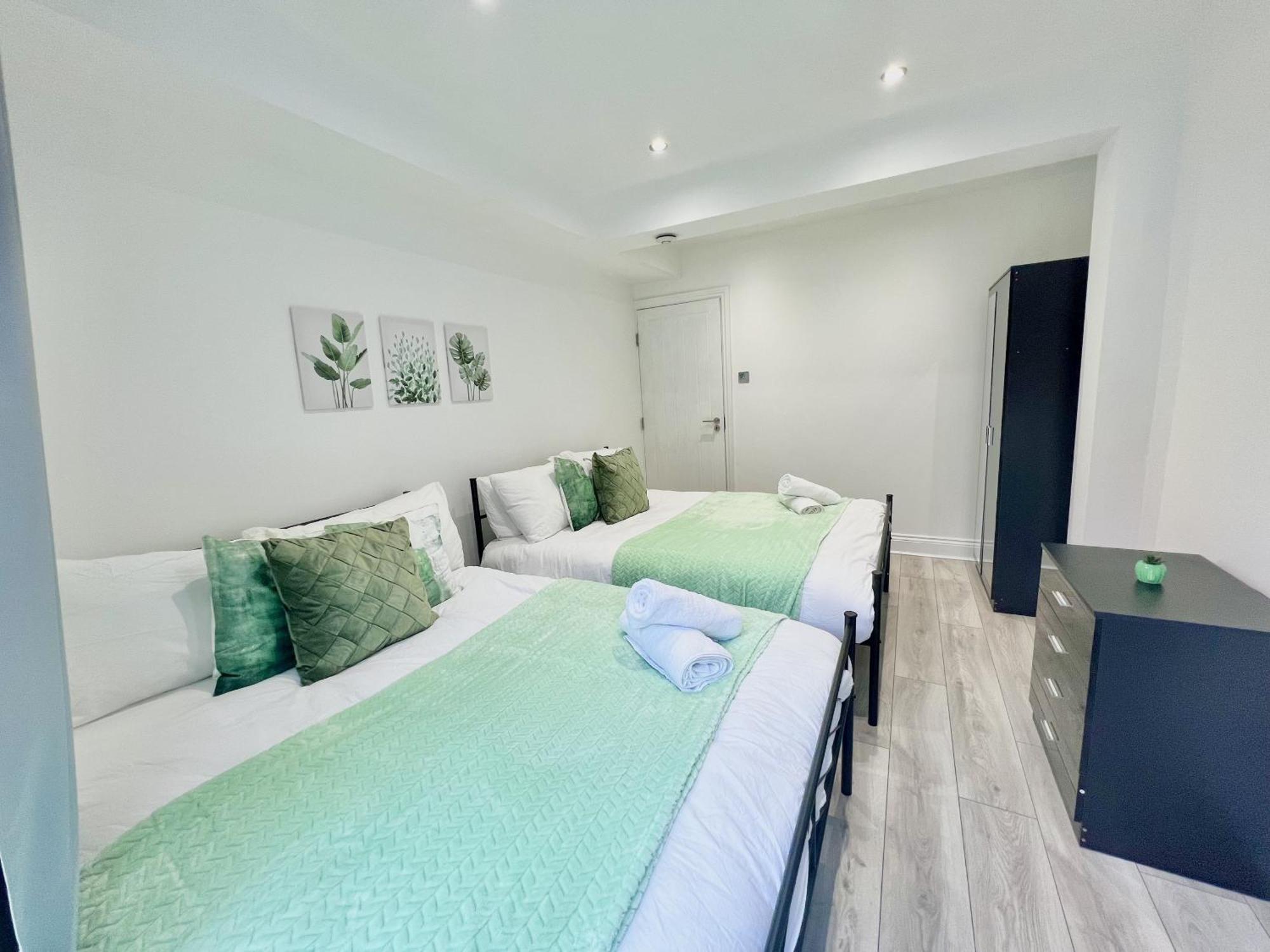 Charming 3-Bed Flat In Shepherds Bush - Sleeps 9 ロンドン エクステリア 写真